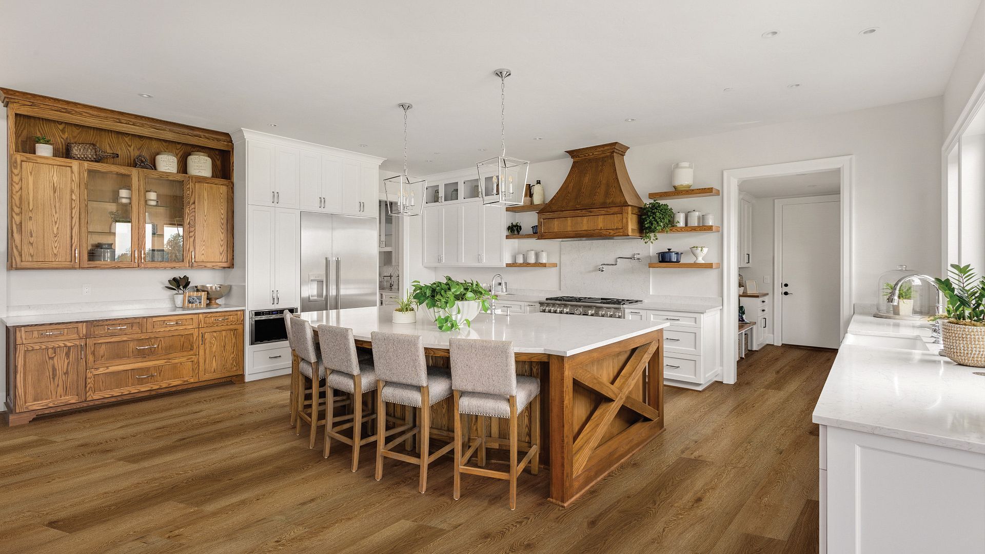 COREtec Plus XL Enhanced - 9" Arvon Oak ($7.89 p/sf) VV035-00922