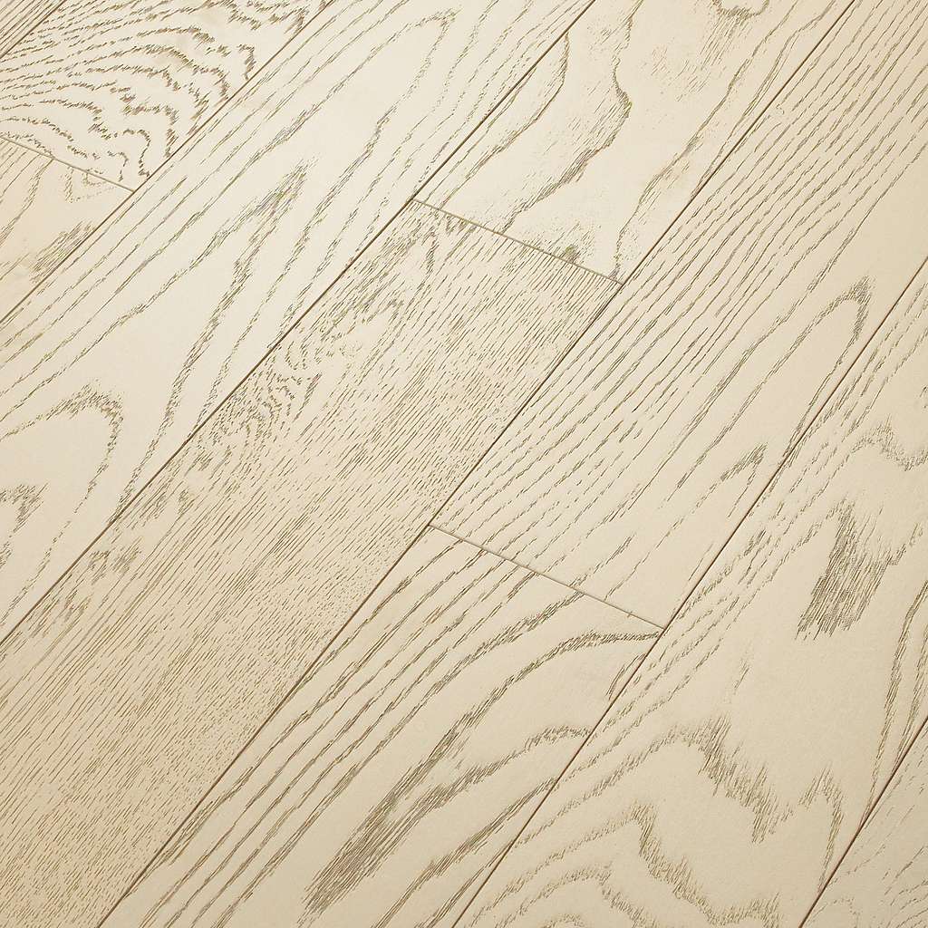 With classic charm and natural elegance, Empire Oak adds rich character to your home.