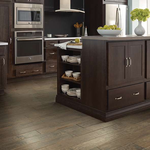 Light, natural tones and visible knots and splits create an unrefined look that illustrates the beauty of wood’s imperfection. Reflections Ash is part of the REPEL Collection with Splash-Proof Technology that guards against splashes and spills 2x better than untreated hardwood. It also features superior dent resistance and ScufResistⓇ Platinum finish to guard against scuffs.